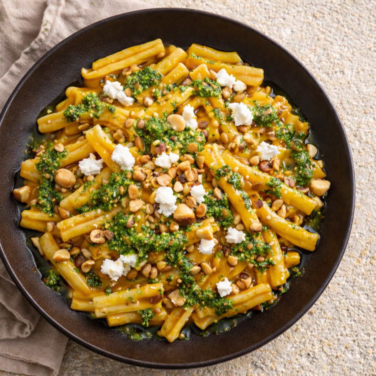 Casarecce à la crème de potiron, pesto, feta et noix grillées2