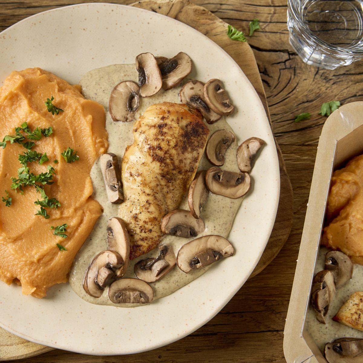 Poulet, purée de patate douce et crème de champignons SQ